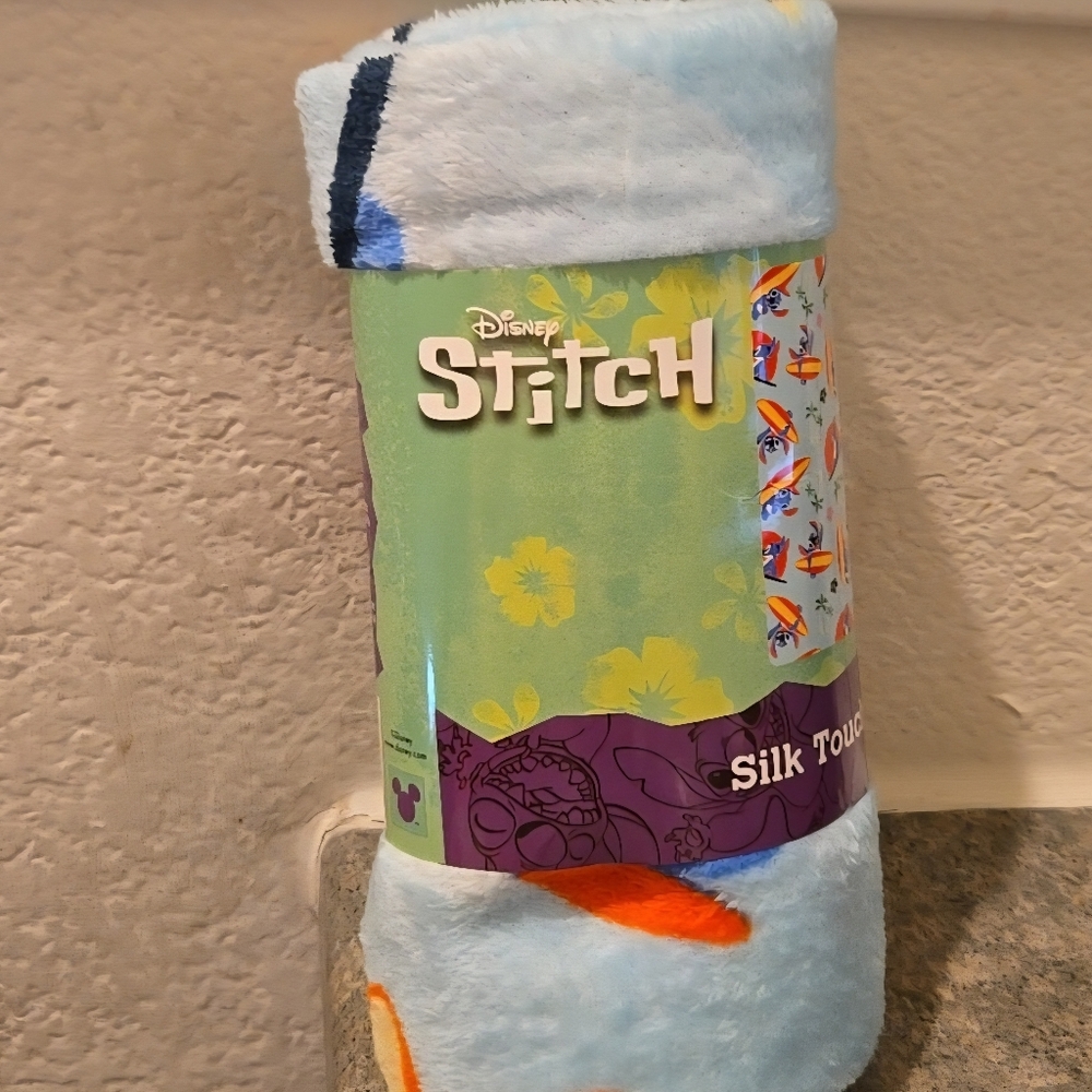Disney  Stitch Plush Throw Blanket 40in By 50inch Soft Nwt